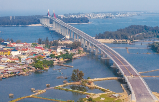 Thuan An estuary overpass. Photo: Tuan Kiet